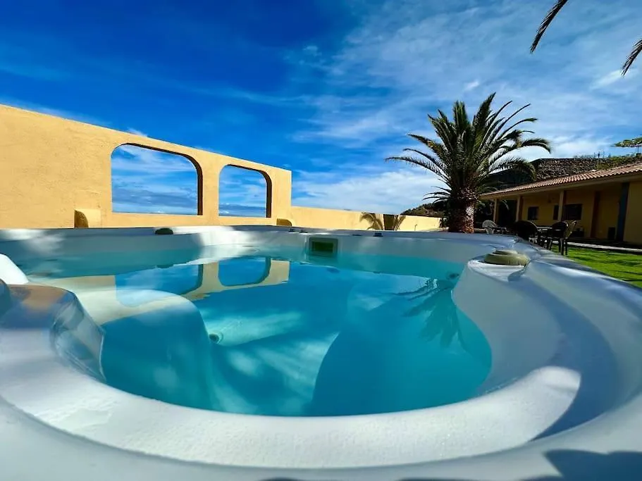 Jacuzzi Oasis: Space & Comfort contacts